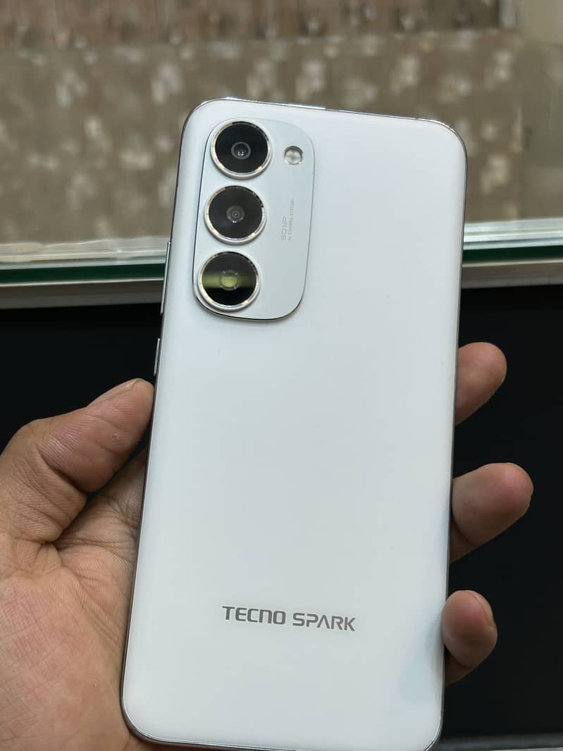 Tecno spark 40 pro plus 3