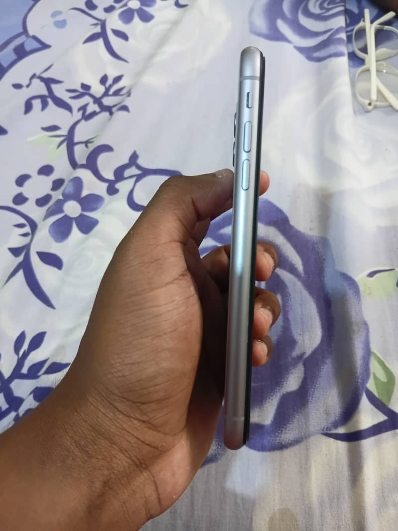 Apple iPhone 11 2