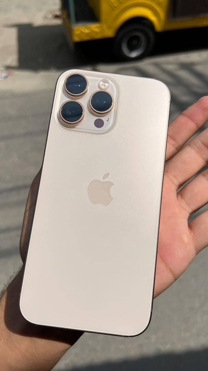 Apple iPhone 16 Pro Max 1