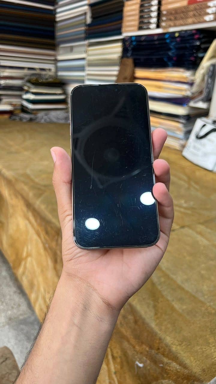 Apple iPhone 16 Pro Max 2