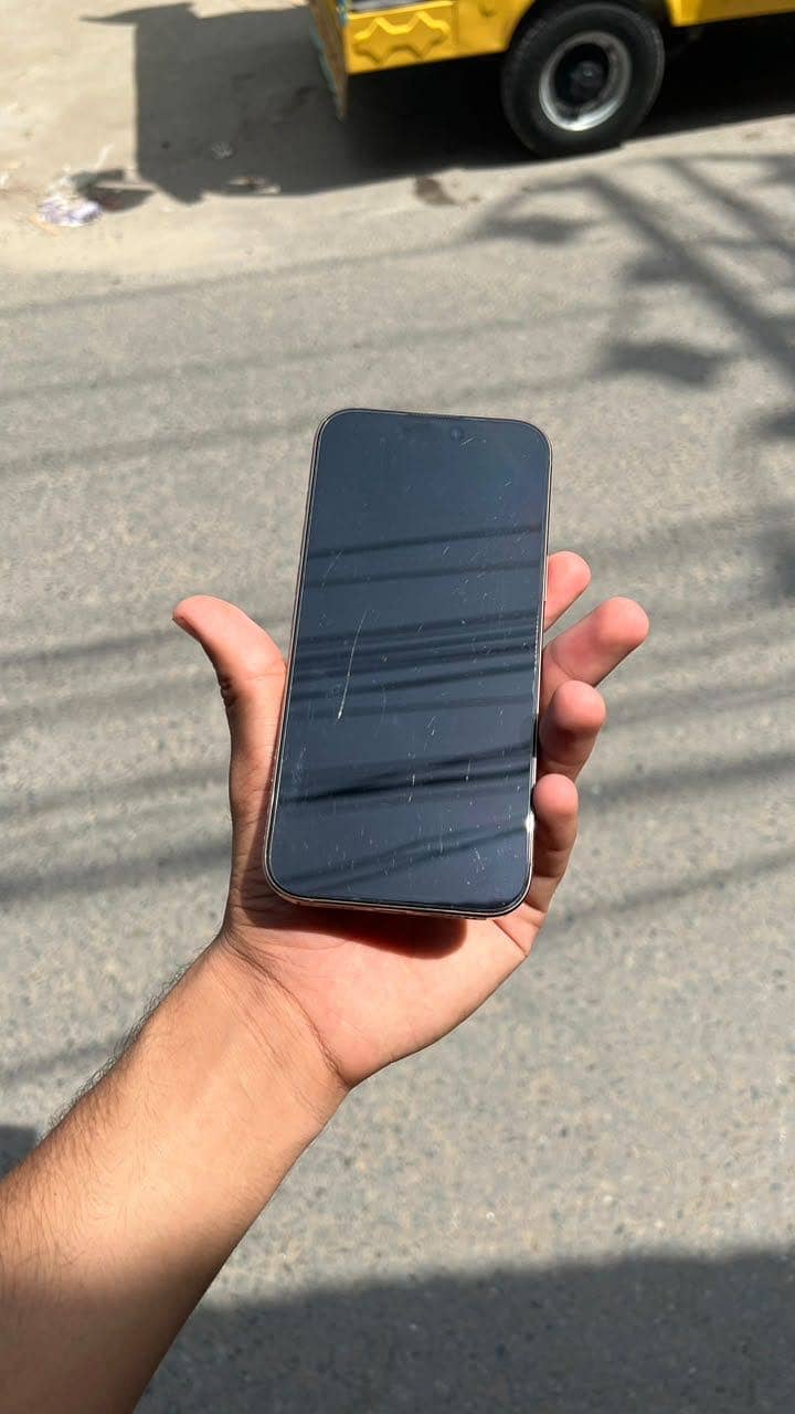 Apple iPhone 16 Pro Max 6