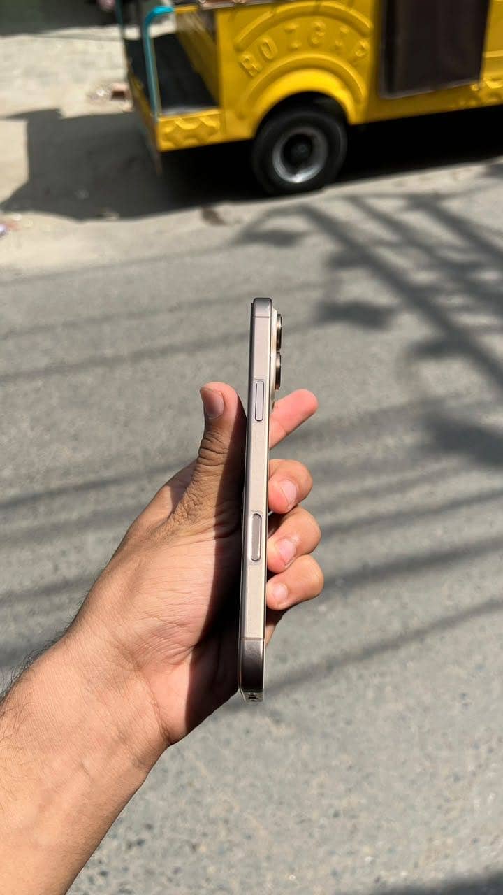 Apple iPhone 16 Pro Max 7