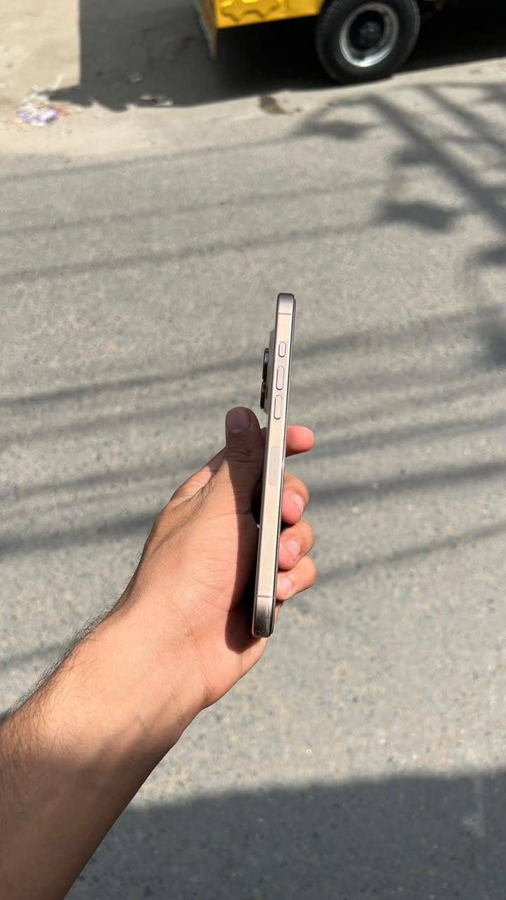 Apple iPhone 16 Pro Max 8