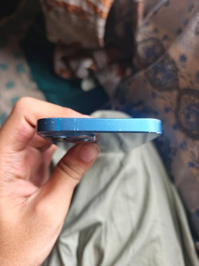 Apple iPhone 13 2