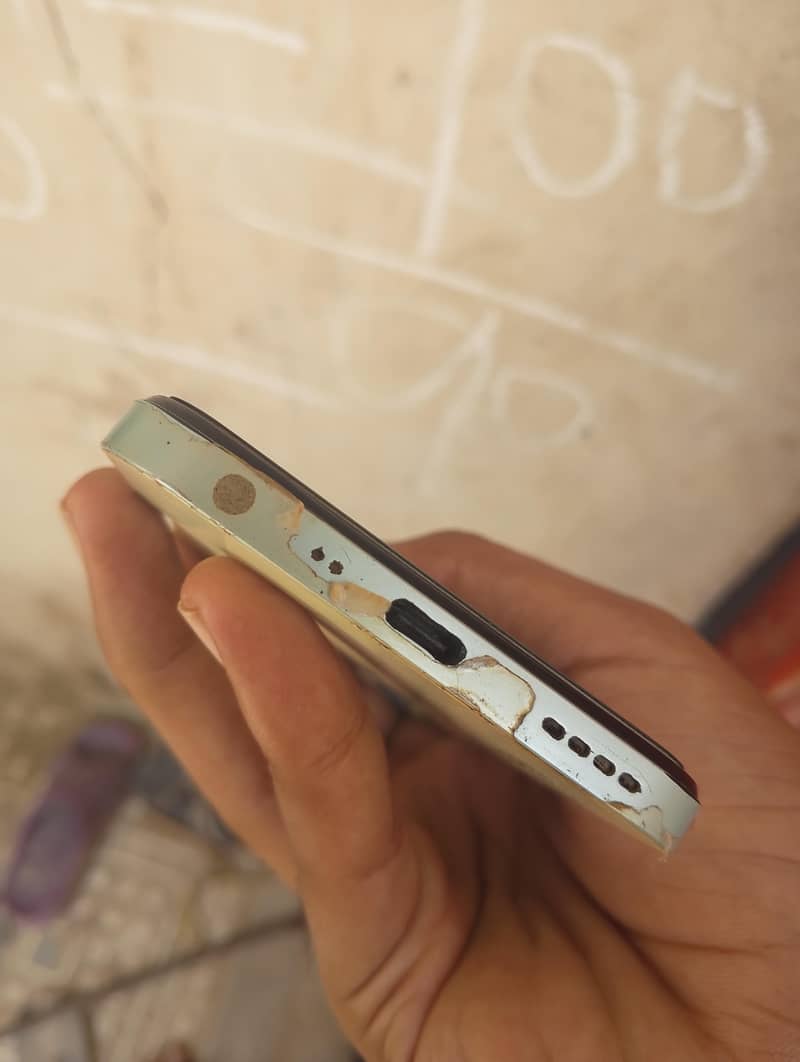 Realme C35 3