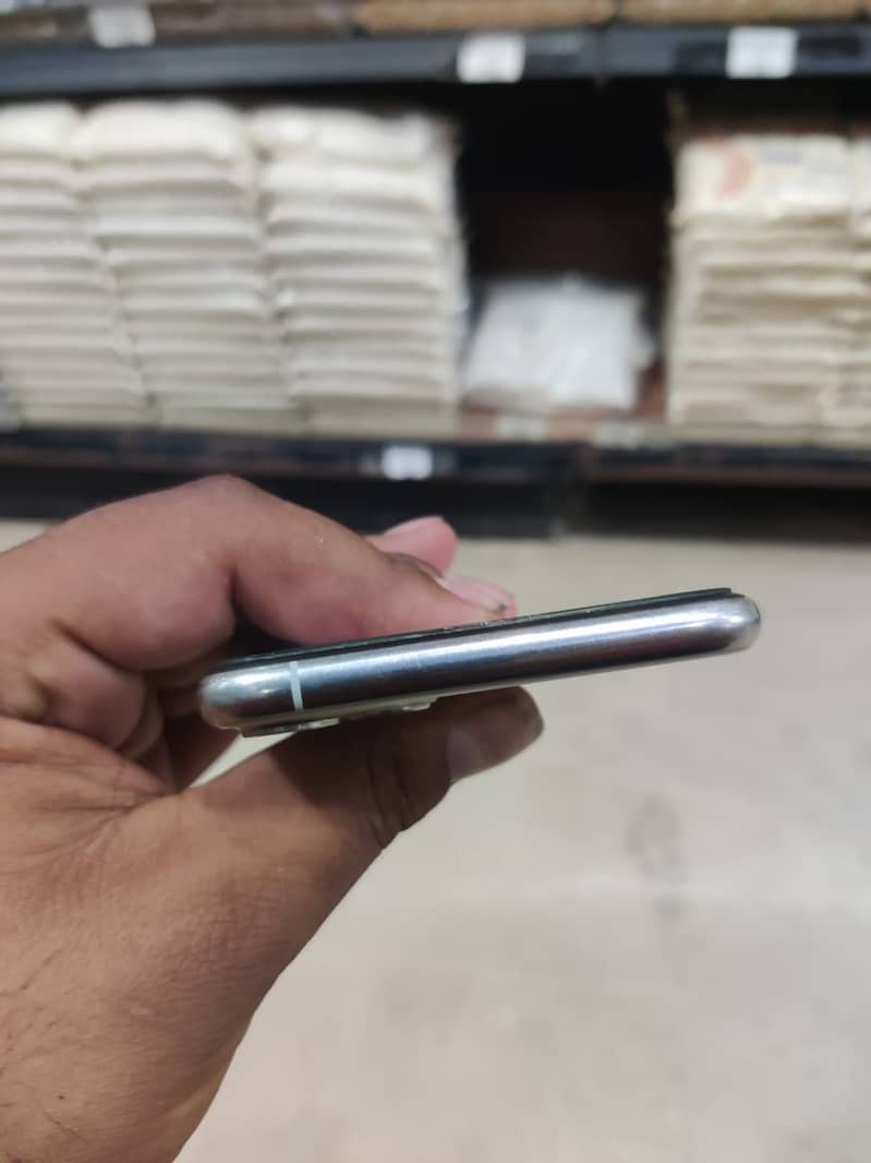 Apple iPhone 11 Pro Max 0