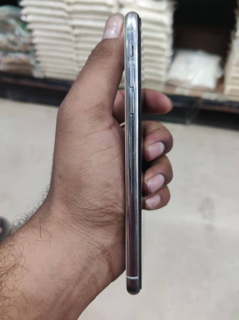 Apple iPhone 11 Pro Max 3