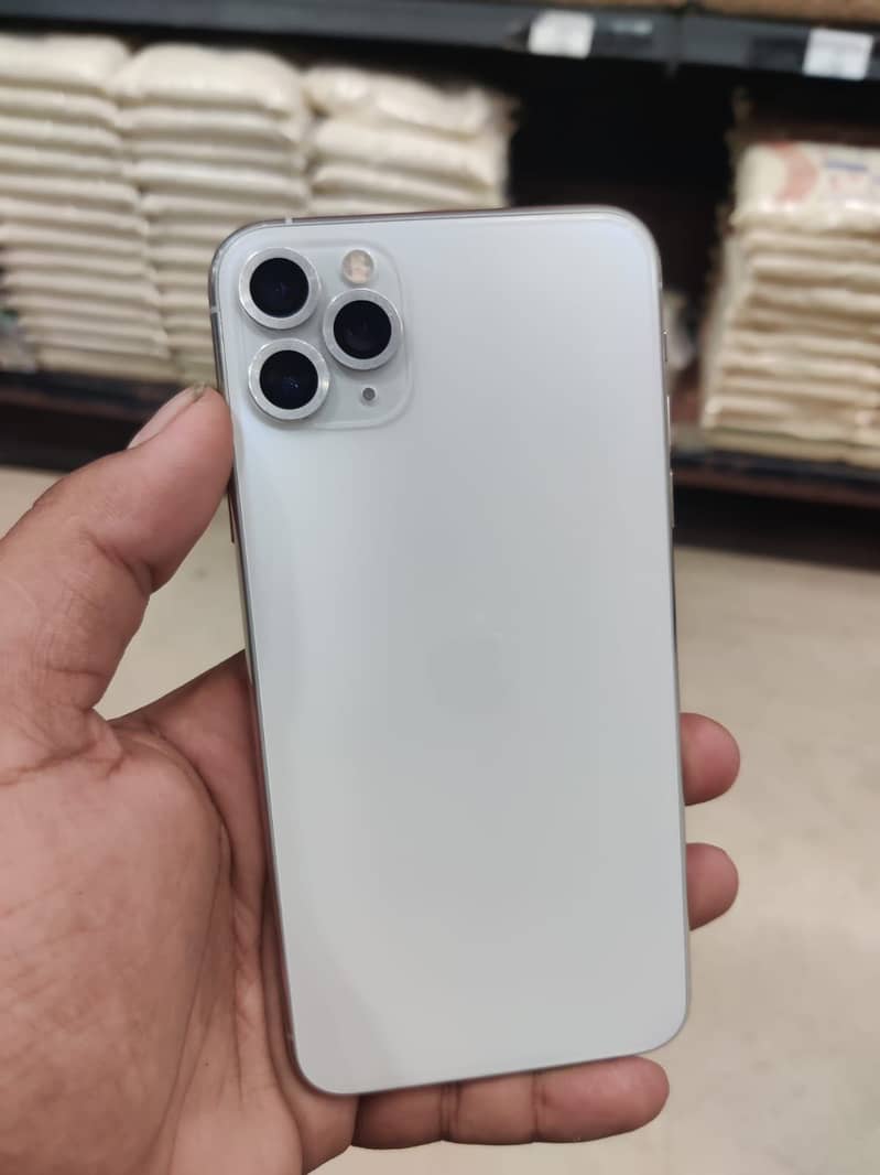 Apple iPhone 11 Pro Max 7
