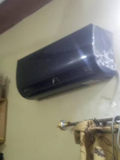 1 Ton Hair Ac DC Inventer / 1 year used only