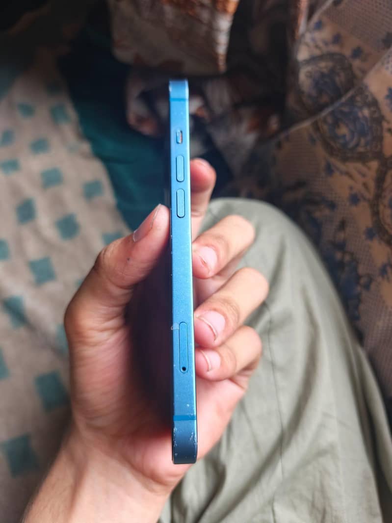 Apple iPhone 13 5