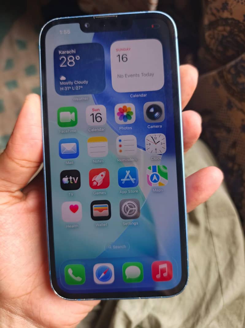 Apple iPhone 13 8