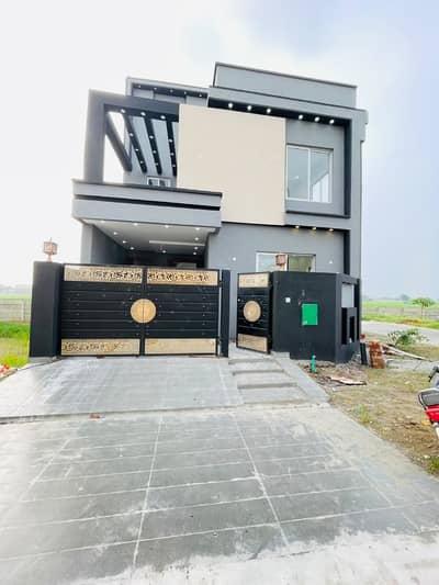 5 Marla Corner House Available For Sale With Hot Location Near By Park Hospital DHA