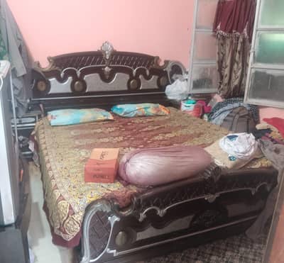 king size bed ,dressing table and showcase