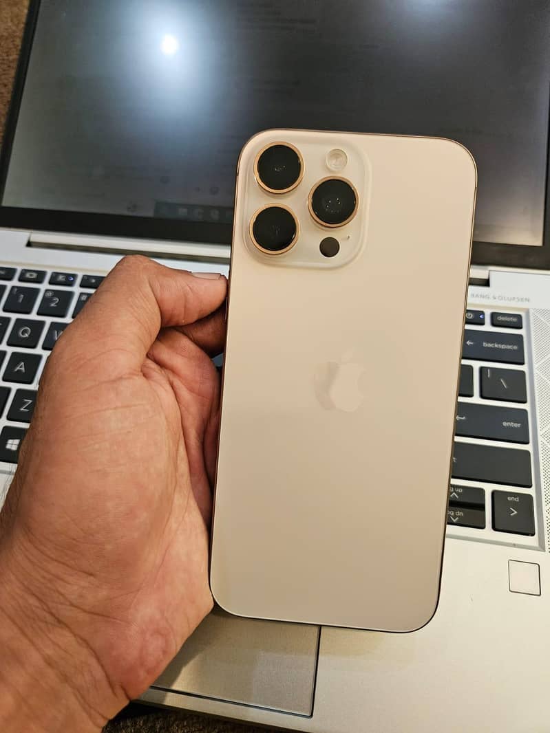 Apple iPhone 16 Pro Max 0