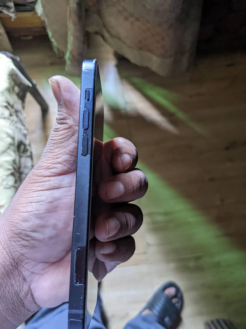 Apple iPhone 12 3