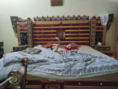 bed Dressing and almari 3 door
