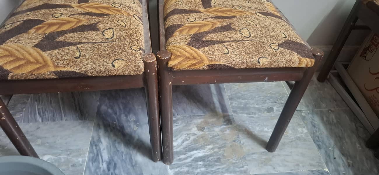 sell 4 dining table 18000 8