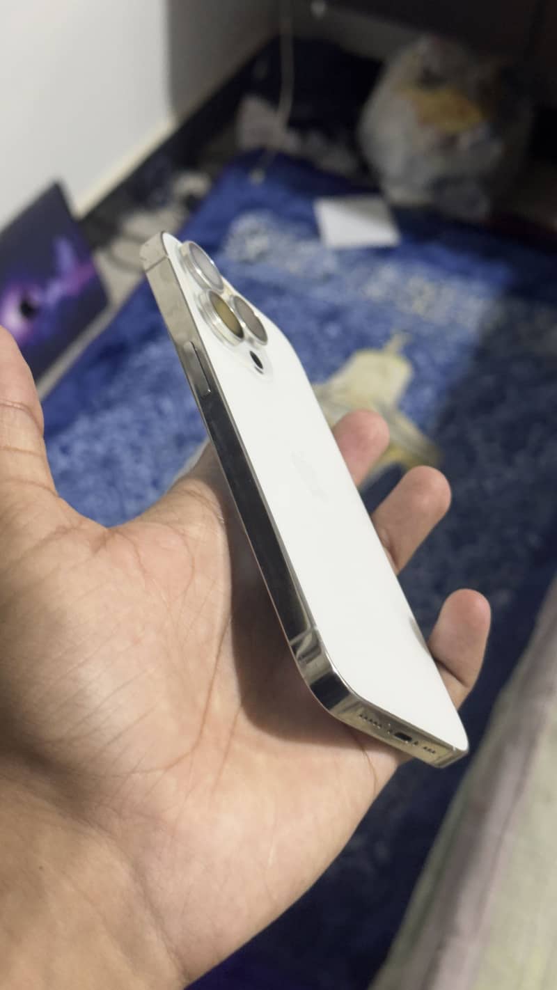 Apple iPhone 13 Pro 4