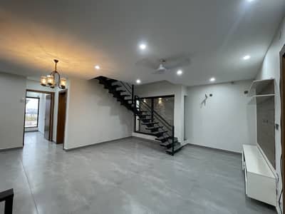Ground Portion Lock 10 Marla Upper Portion Available For Rent On Prime Location