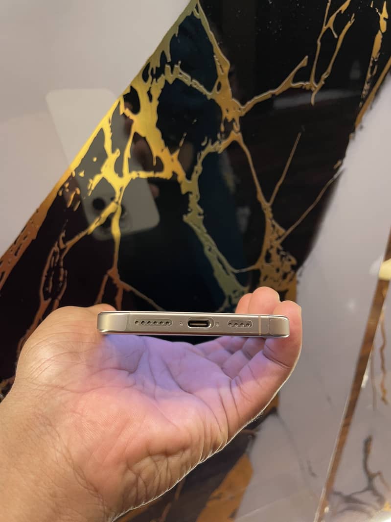 Apple iPhone 16 Pro Max 3