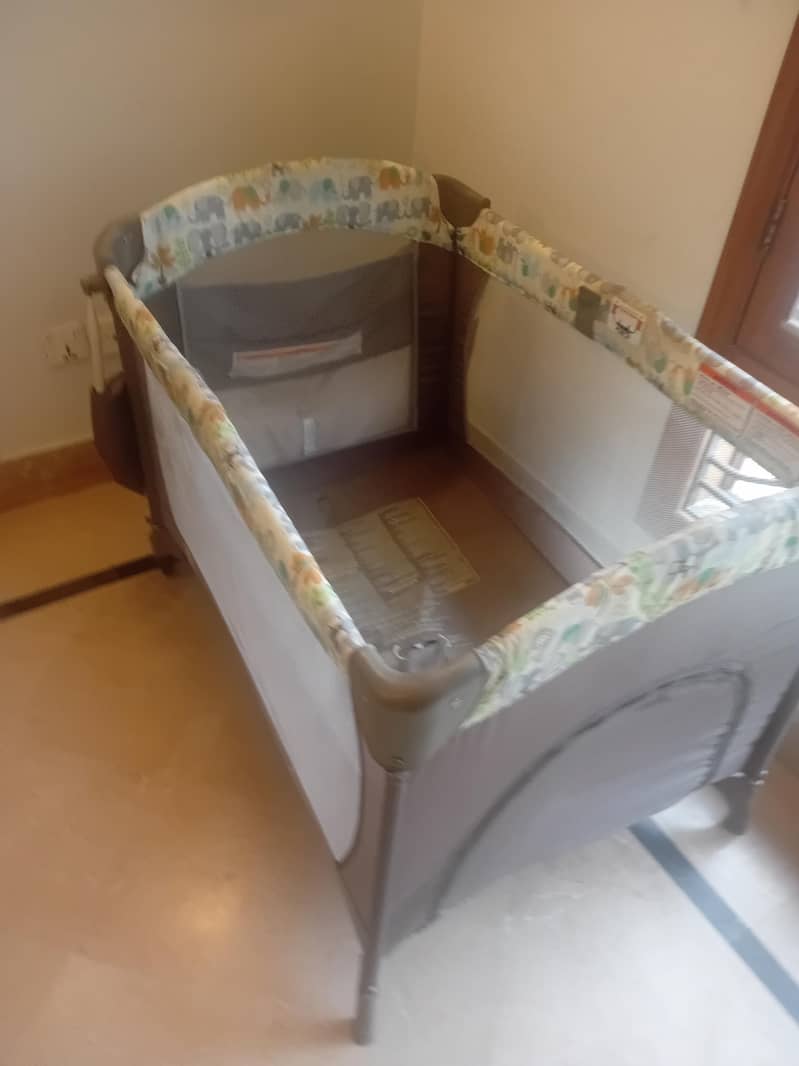 baby cot 1