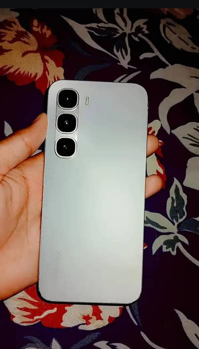 Infinix Hot 60 pro 4 month warranty 8 128gb with box charger 45w