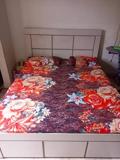 Queen size bed for sale