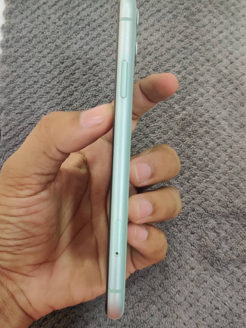 Apple iPhone 11 3