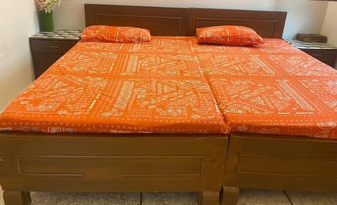 2 single bed with 2 single mattress