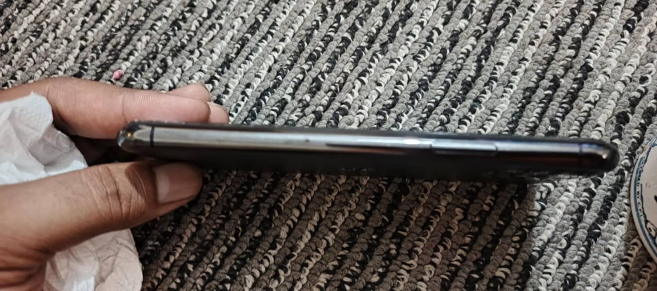 Apple iPhone 11 Pro 4