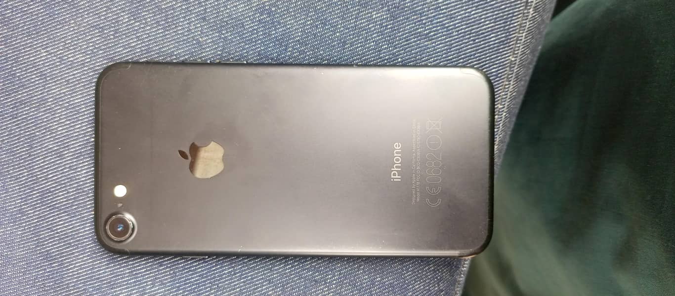 Apple iPhone 7 0