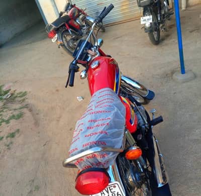 model k hisab se bohat acha bike hai
