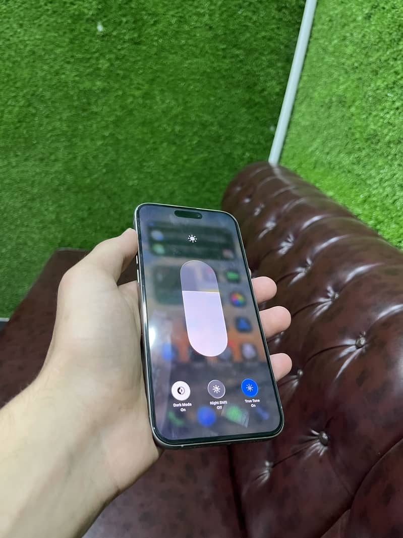 Apple iPhone 15 Pro Max 1