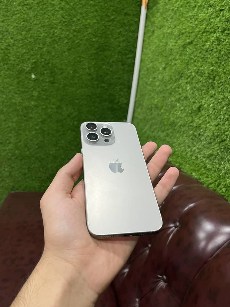 Apple iPhone 15 Pro Max 3