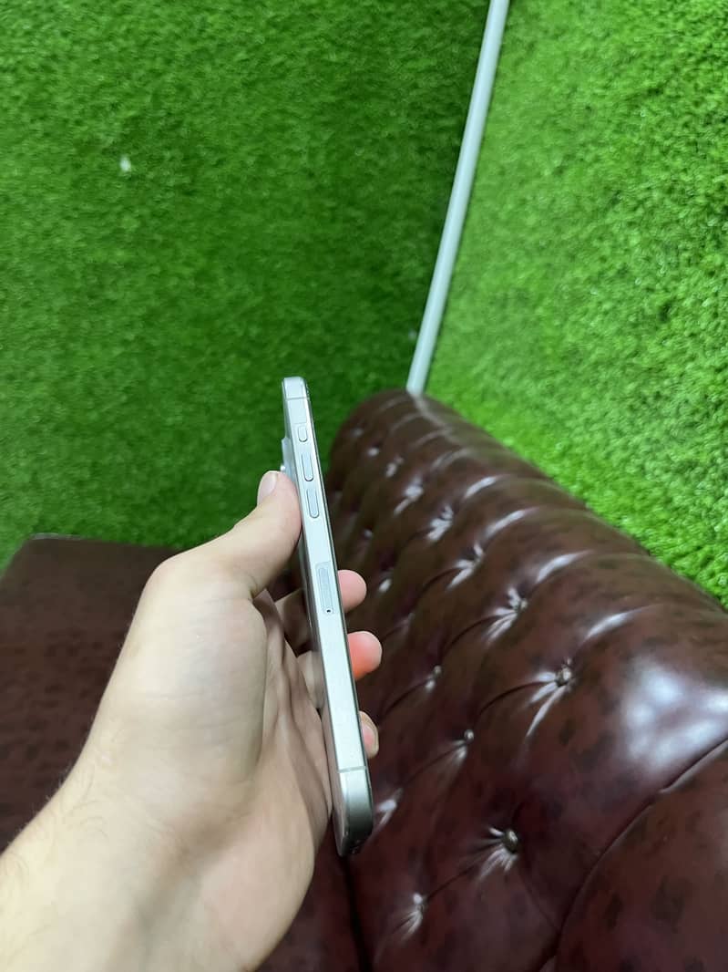 Apple iPhone 15 Pro Max 7