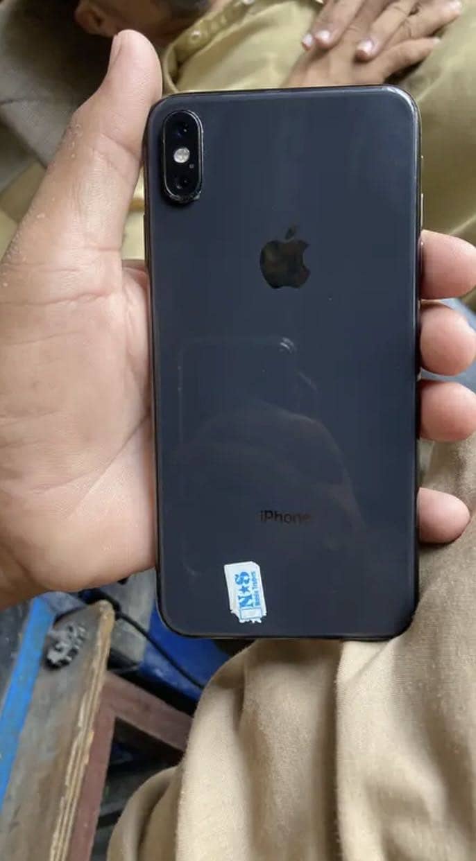 Apple iPhone XS Max 1