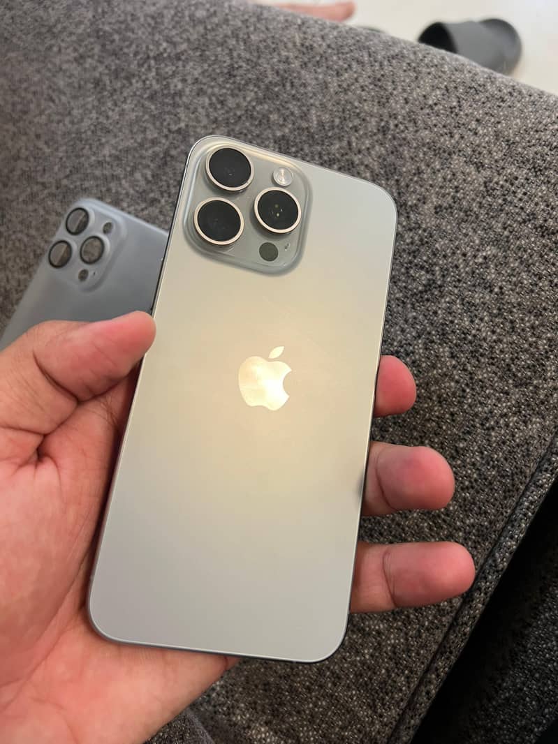 Apple iPhone 15 Pro Max 0