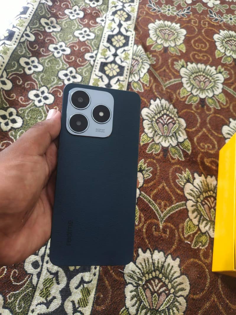 Realme C63 0