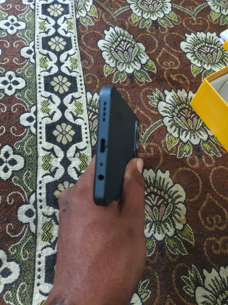 Realme C63 1