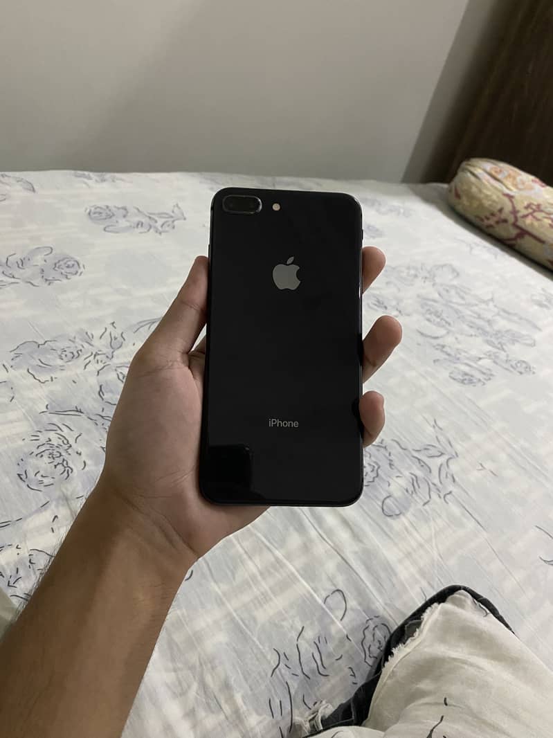 Apple iPhone 8 Plus 1