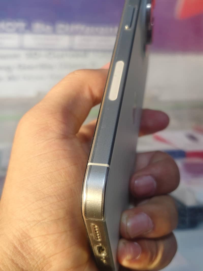 Apple iPhone 15 Pro Max 3