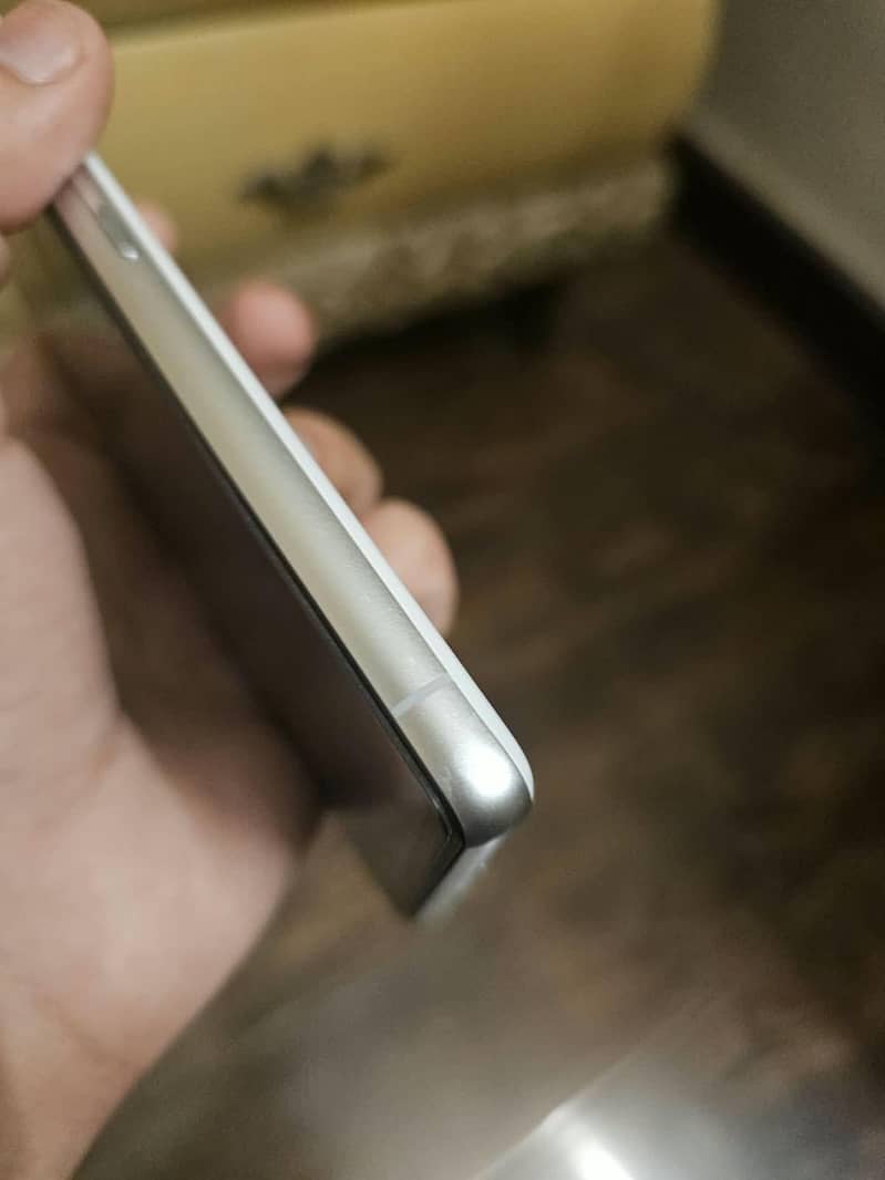 Google Pixel 7 4