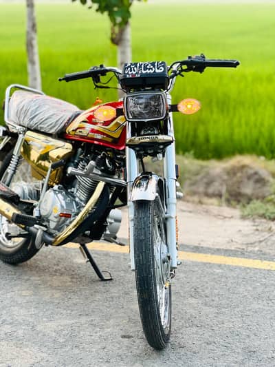 cg 125 special edition Gold " only 1485km milage"