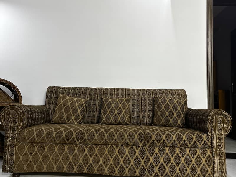 Crown sofa set 0