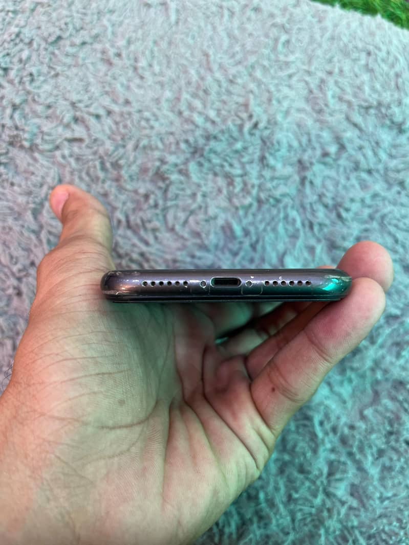 Apple iPhone 11 3