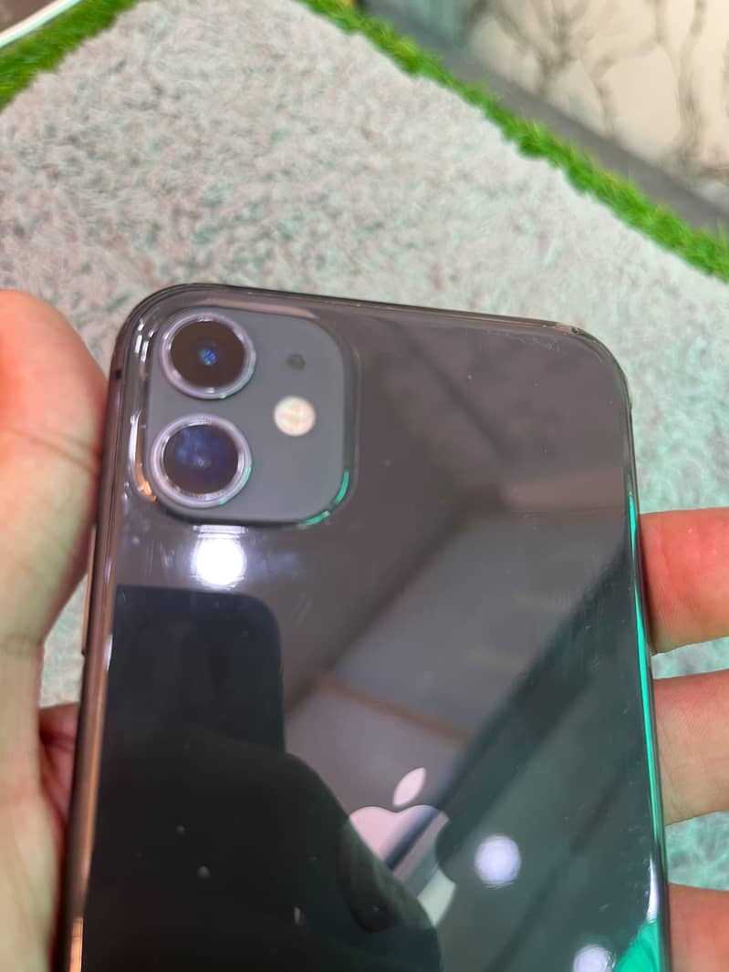 Apple iPhone 11 4