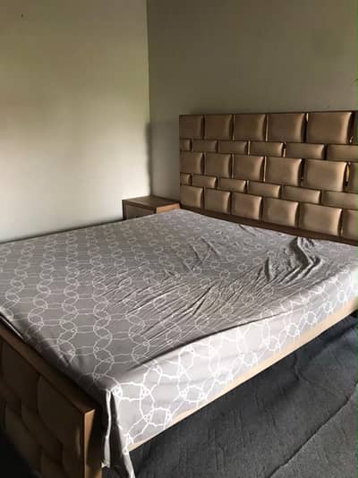 Wooden Bed Frame with Drawers, Mirror & Mattress – Achhi Condition