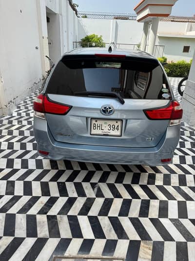 Toyota Corolla Fielder 2013
