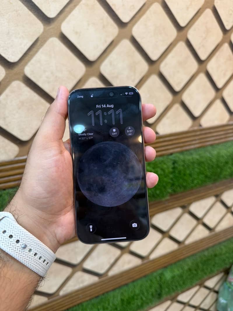 Apple iPhone 16 Pro 2