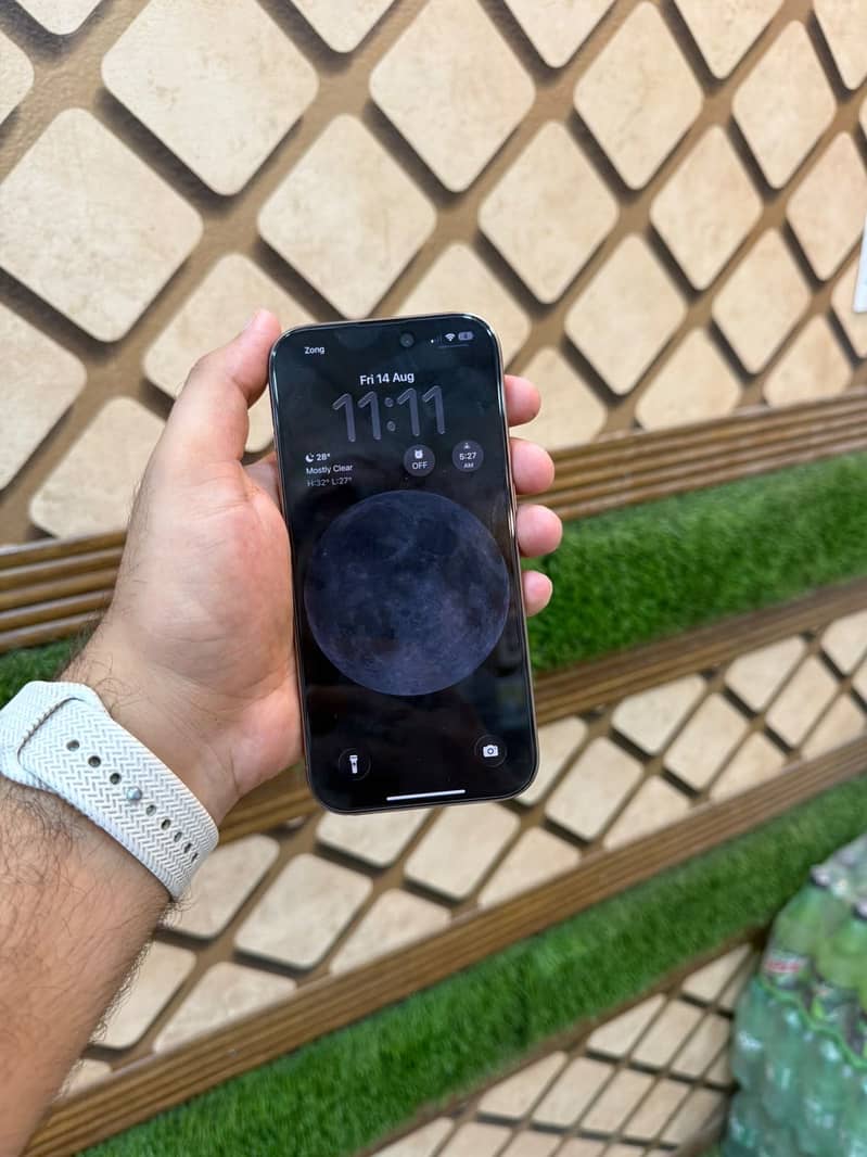 Apple iPhone 16 Pro 4